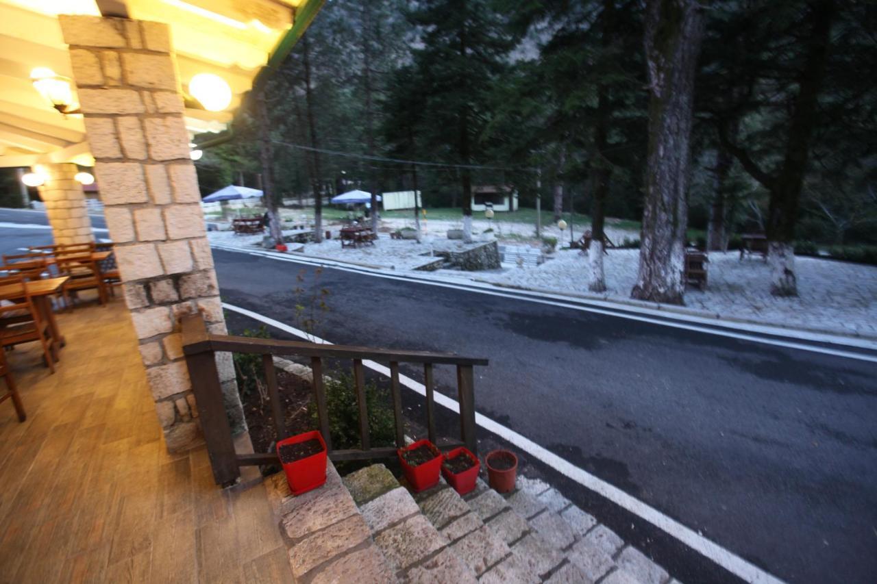 Bujtina Uji I Panjes, Log Cabins Dukat Bagian luar foto