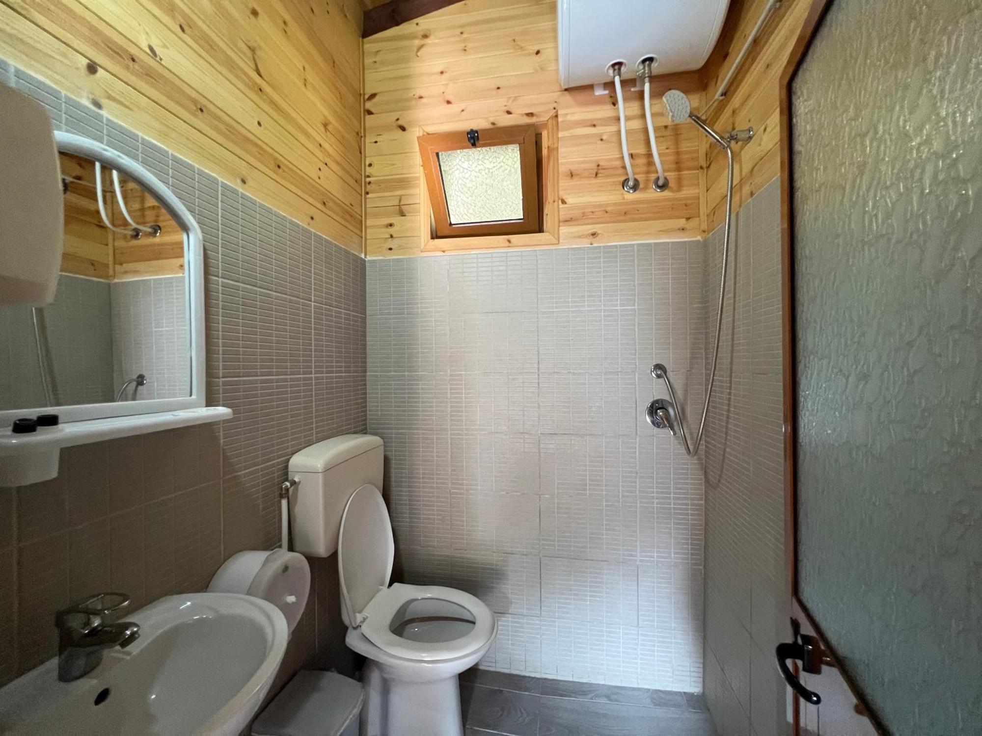Bujtina Uji I Panjes, Log Cabins Dukat Bagian luar foto