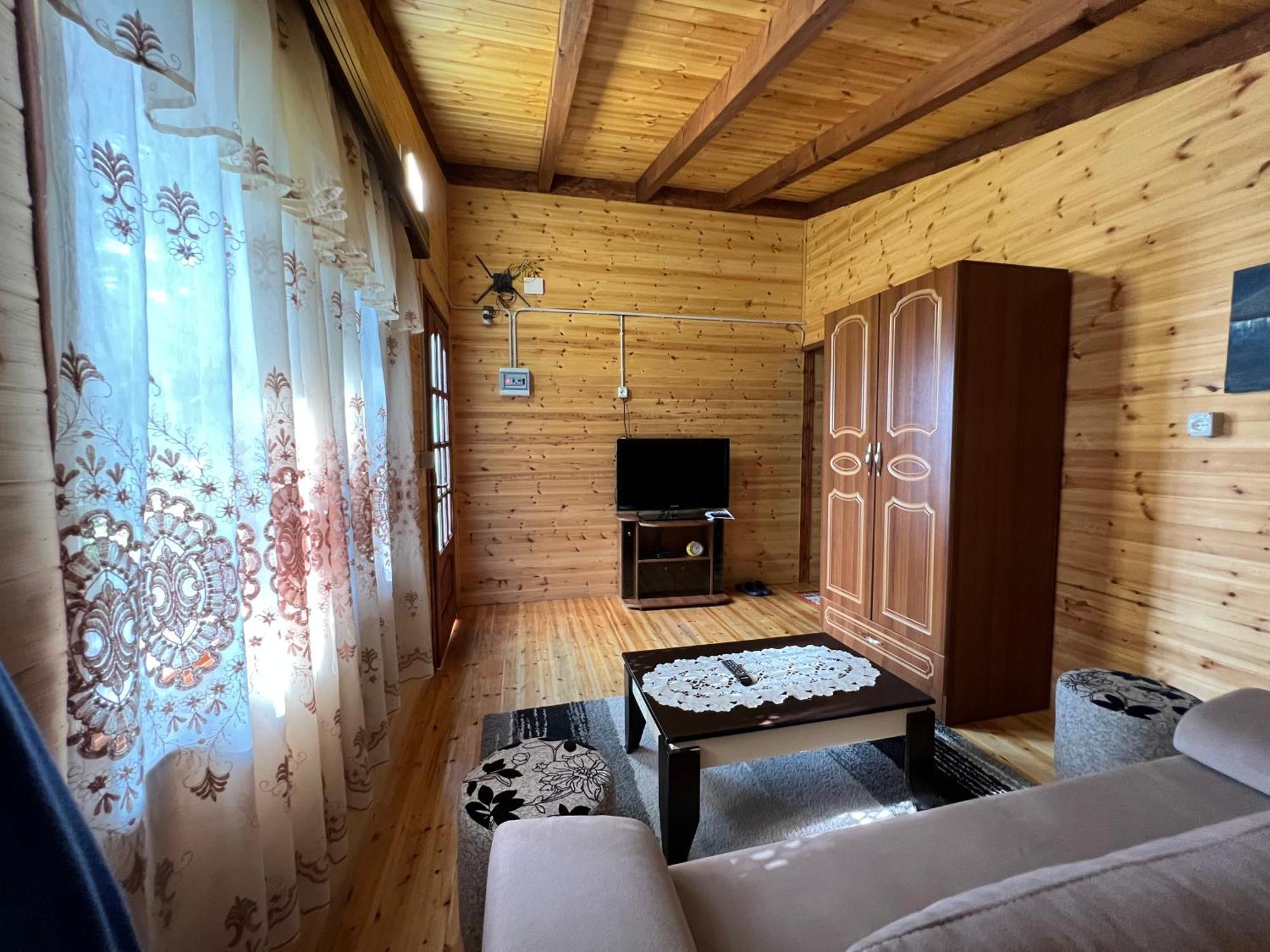 Bujtina Uji I Panjes, Log Cabins Dukat Bagian luar foto